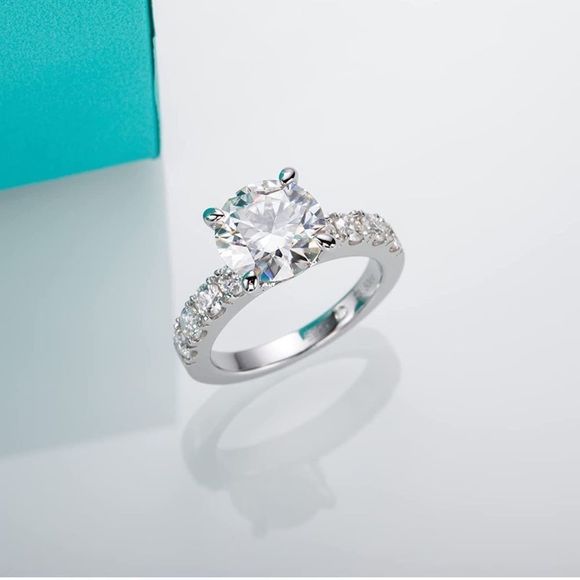 4.3 ct tw dazzling round brilliant cut moissanite diamond engagement ring - Picture 2 of 10